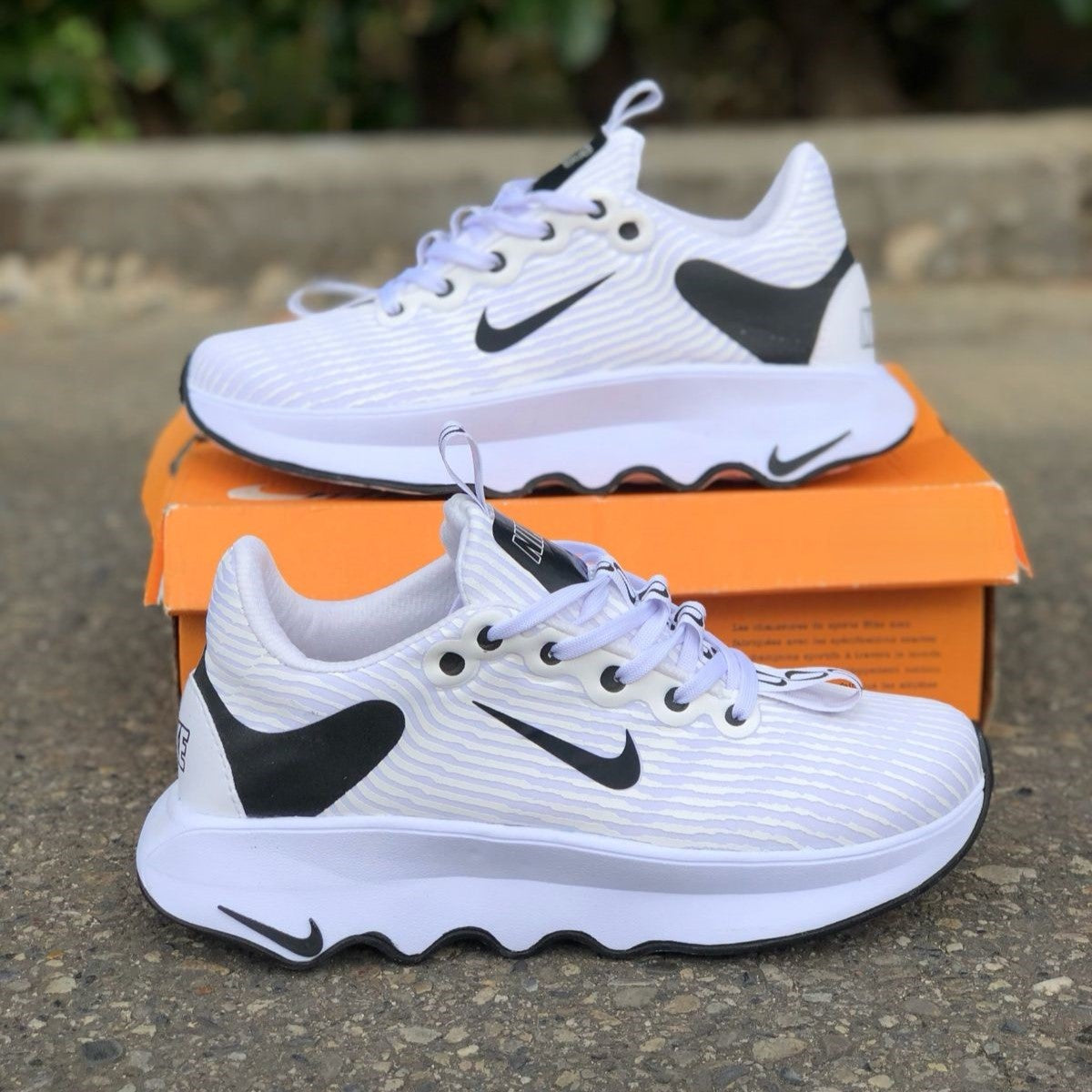 NIKE MOTIVA