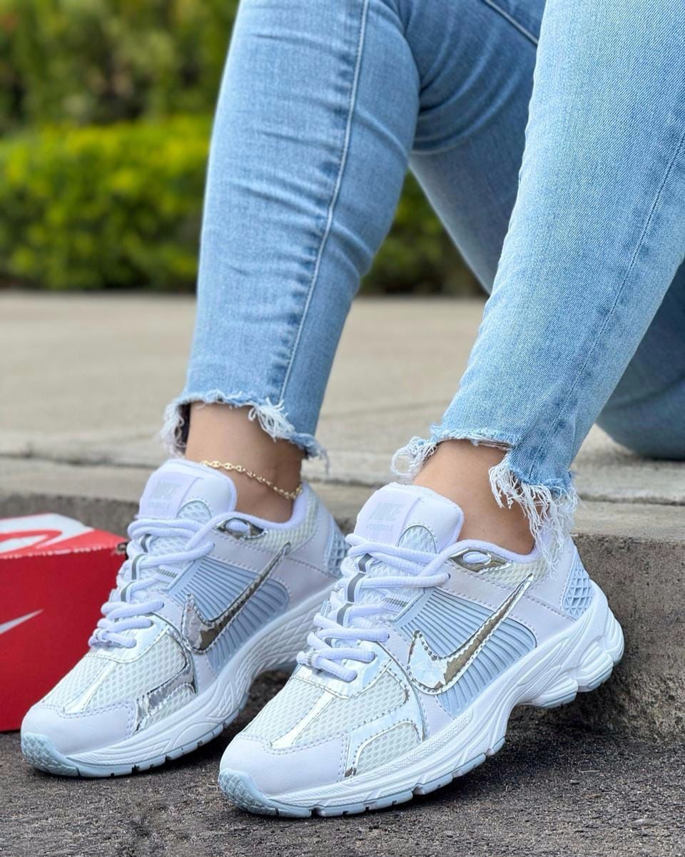 NIKE VOMERO