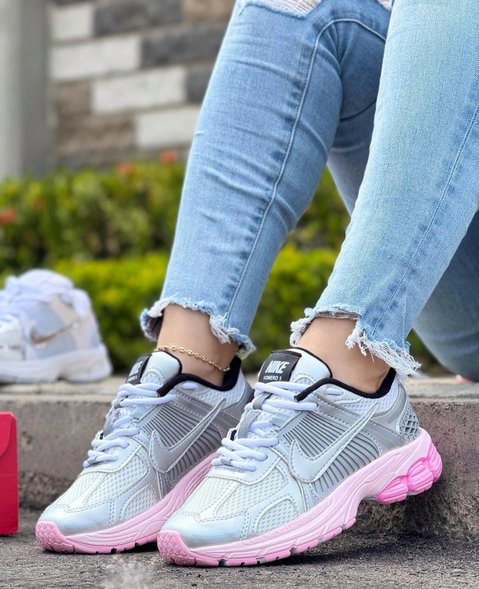 NIKE VOMERO