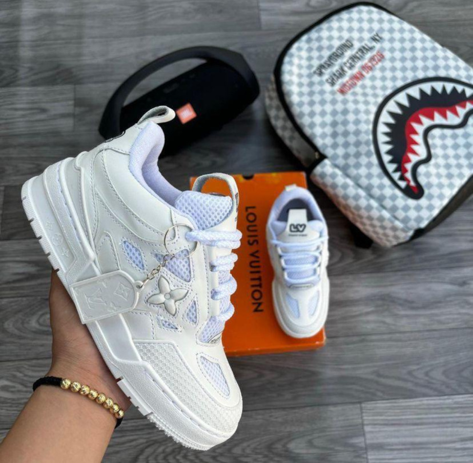 LOUIS VUITTON SNEAKERS