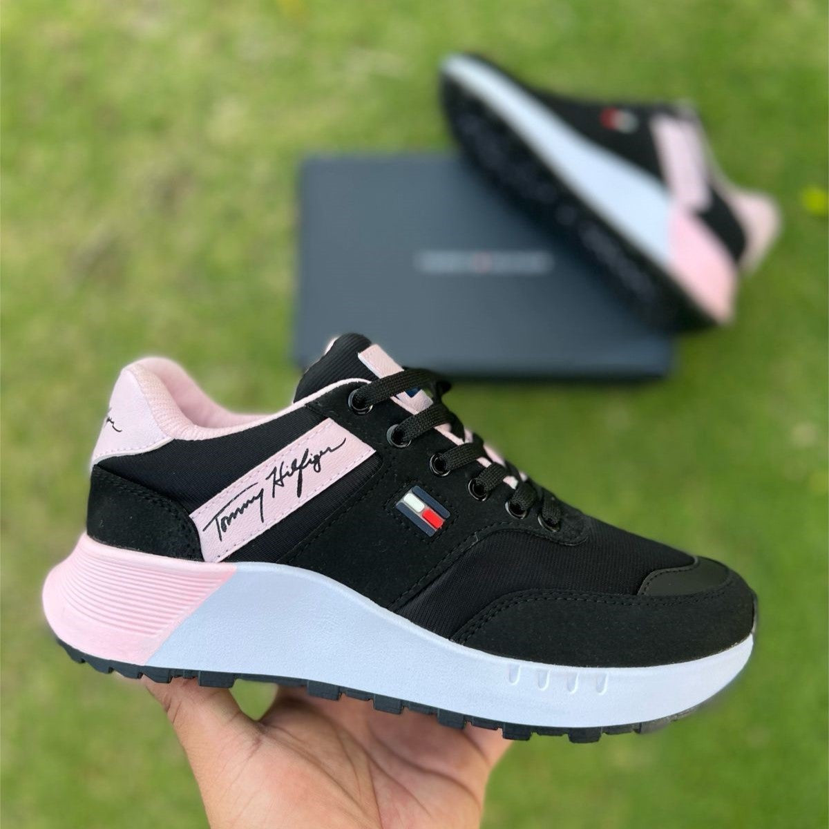 TOMMY HILFIGER