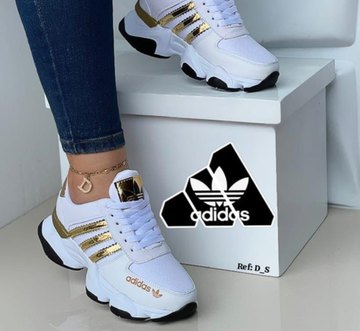 ADIDAS TRIPLE STRIPE