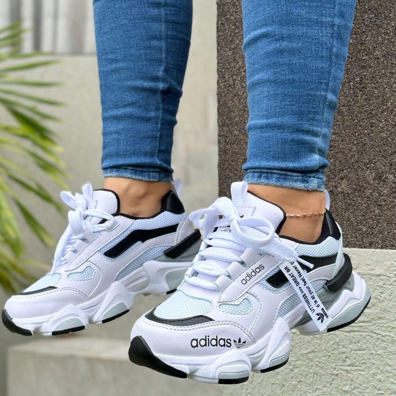 ADIDAS CORAZÓN