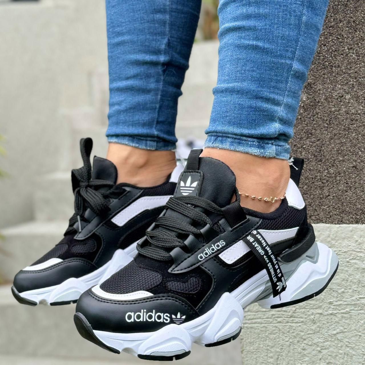 ADIDAS CORAZÓN