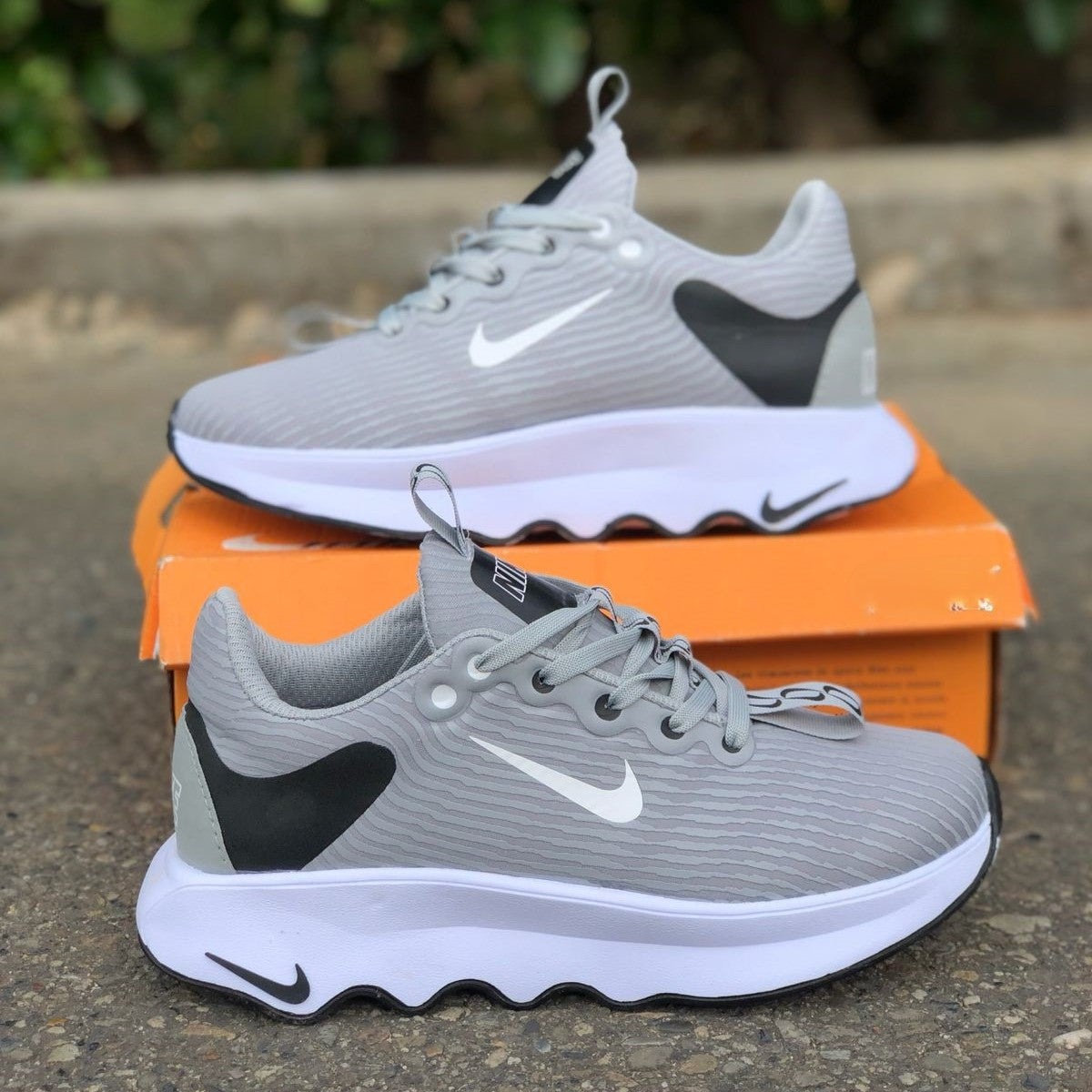 NIKE MOTIVA