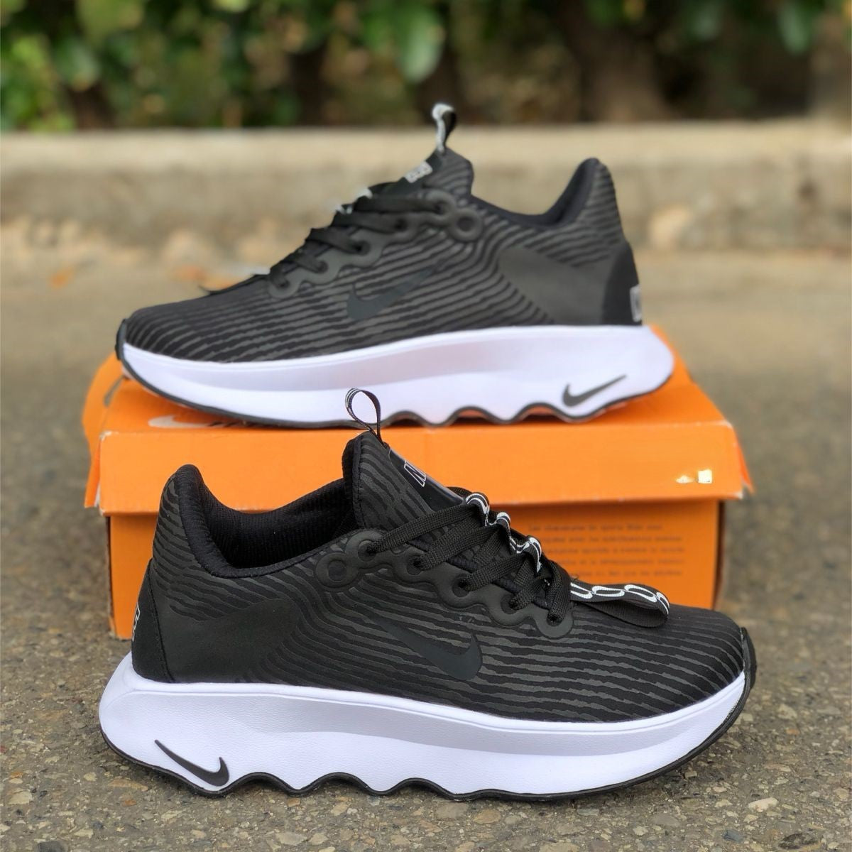 NIKE MOTIVA