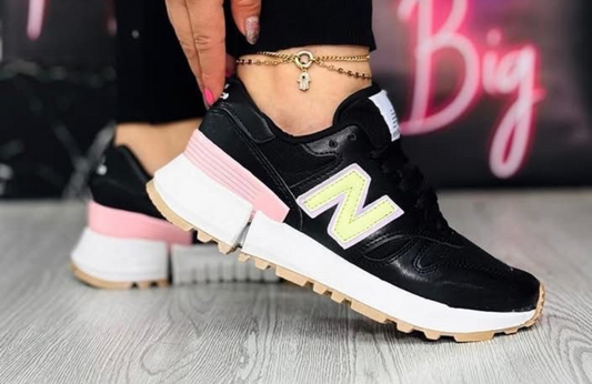 NEW BALANCE MOVEA